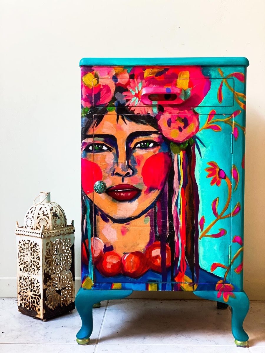 papier dekupáž na nábytok farebná tvár kresba ženy