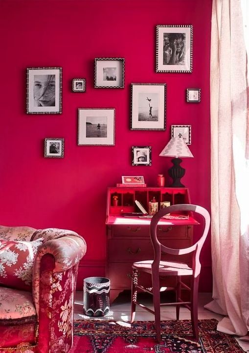 ružová cyklámenová svietivá výrazná farba na stenu