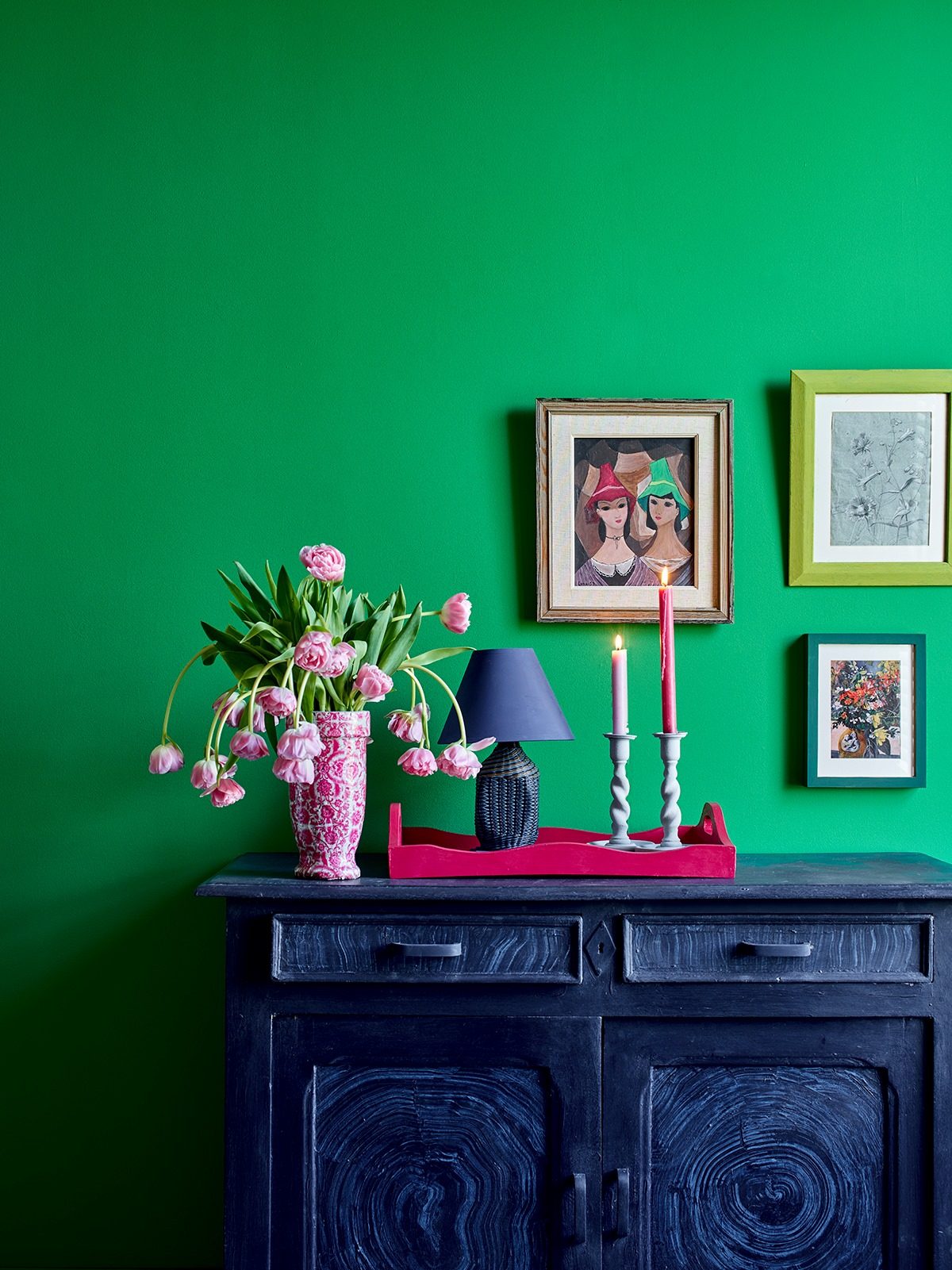 svietivá zelená farba na stenu