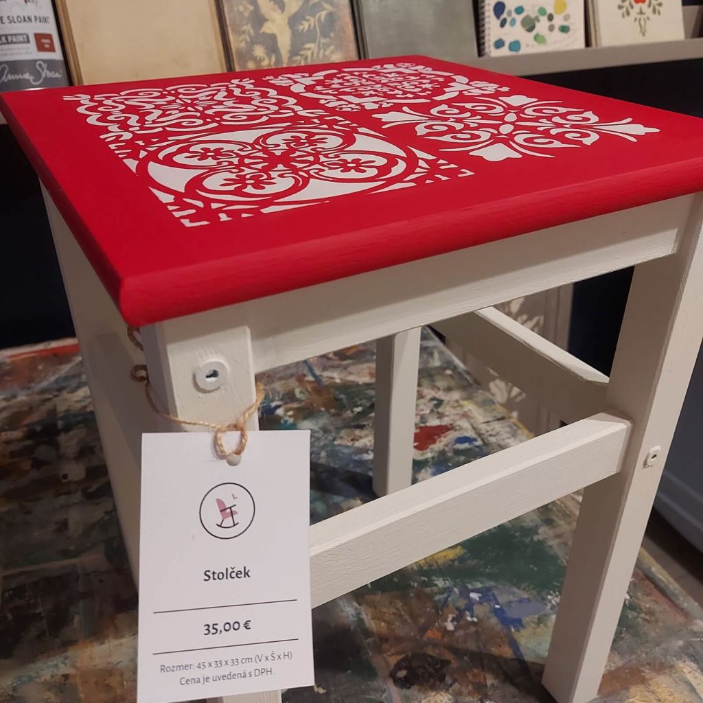 červený maľovaný stolček z IKEA Oddvar