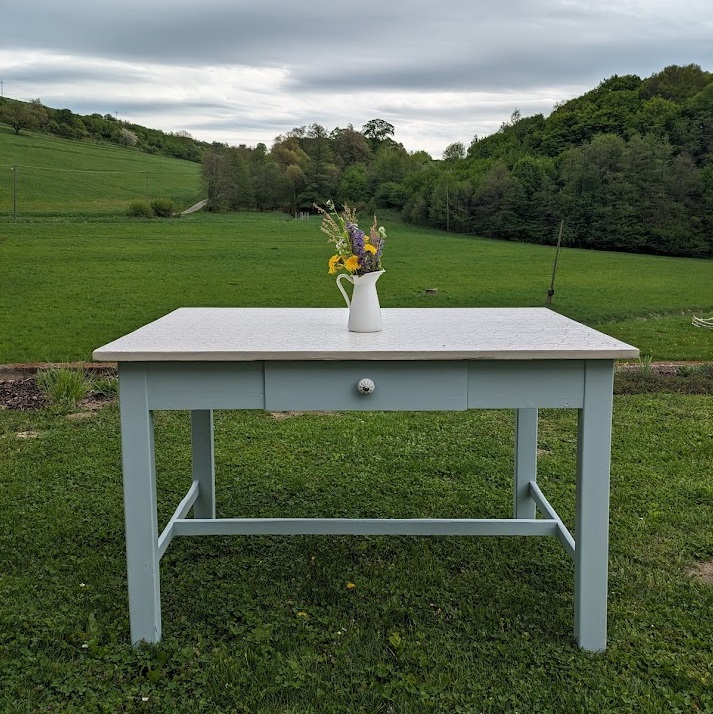 Sedliacky stôl v novom